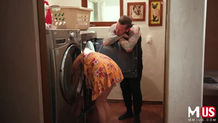 [ModelMediaUS] - Izzy Lush Hairy & Wet Laundry Action - Izzy Lush