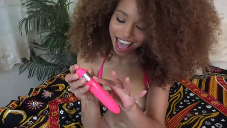 Solo Cecilia Lion Riding Her Dildo