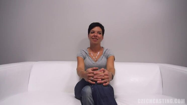 Brunette Vendula Casting Anal & Pissing