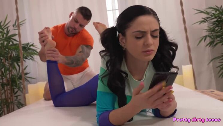 [PrettyDirtyTeens] - Mia Trejsi's Foot Fetish and Fetish Massage Session - Mia Trejsi