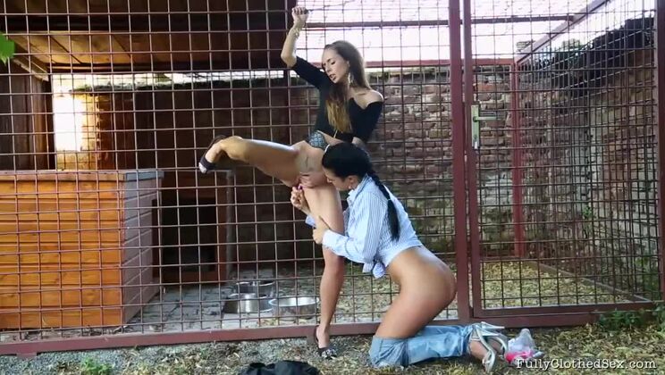 [Tainster] - Caught Redhanded: Gina Devine's Outdoor Fuck