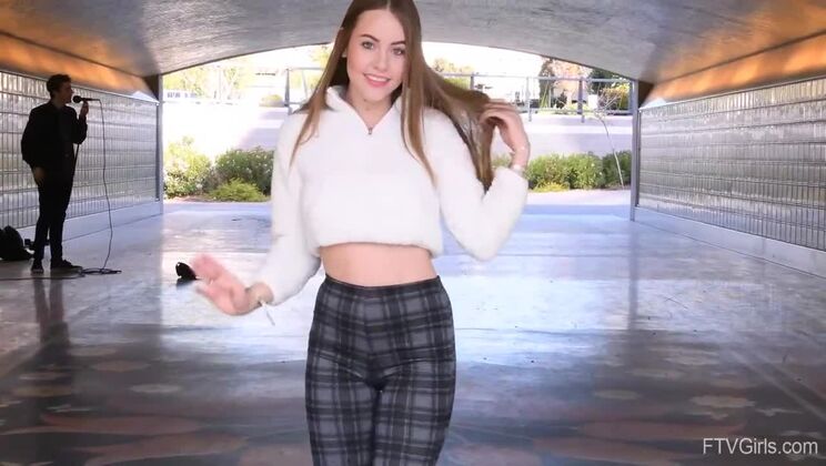 Naomi’s Toy Play & Big Orgasms