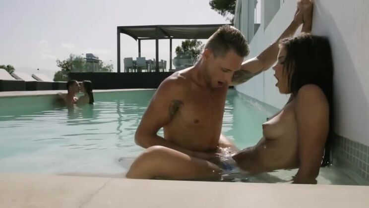Two Men Fuck Young and Beautiful Carrie