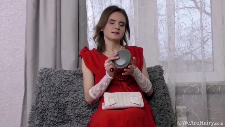 [WeAreHairy] - Amateur Pique Dame Strips Naked - Pique Dame