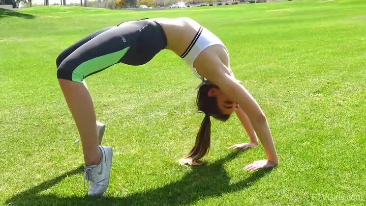 [FTVGirls] - Beautiful Valentina: A Sexy Outdoor Encounter - Valentina