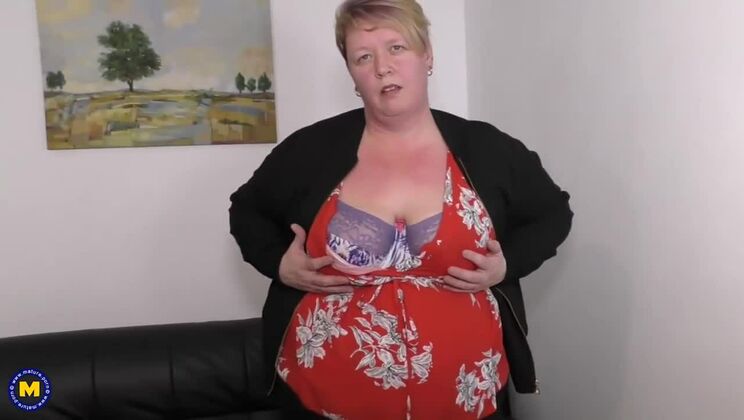 Mature Big Tits Woman Enjoys Herself in Stockings