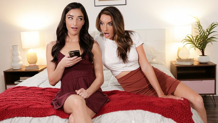 [Mommy'sGirl] - 69 and Rimming: Lesbian Teens Get Intimate - Silvia Saige - Emily Willis