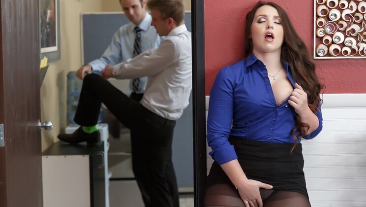 [Brazzers] - Executive Domination: Lola Foxx Takes Danny's Big Cock in Office Anal