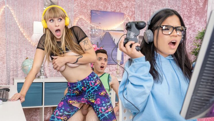 [HotGirlsGame] - Amateur Streamer Cheats with Huge Dick Juan Loco