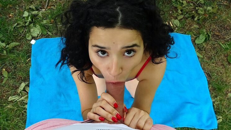 Spanish Girl Outdoor Fucking in Doggystyle