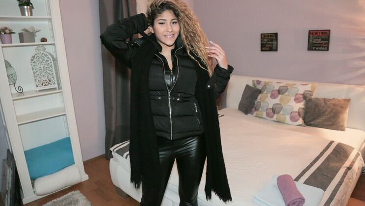 [PublicAgent] - Cumshot in a Hotel Room with Venus Afrodita - Venus Afrodita - Thomas Salek