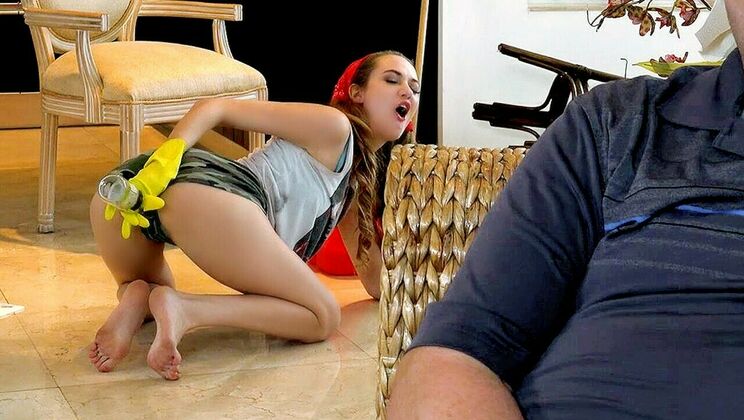 Badass Girl Samantha Hayes on Her Knees