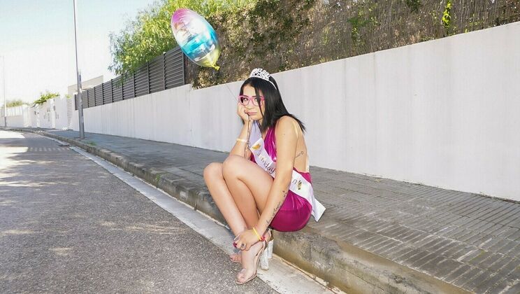 [PublicPickups] - Missionary Sex for Birthday Girl - Jordi El Niño Polla - Kitty Love