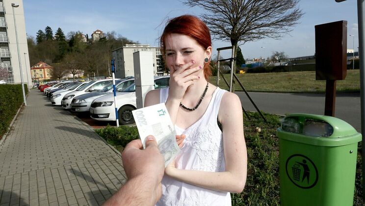 She Fucks a Stranger for Money in Doggystyle