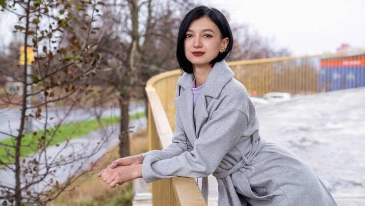 [PublicAgent] - Russian Teen Gets Fucked Outdoors - Martin Gun - Madison Quinn