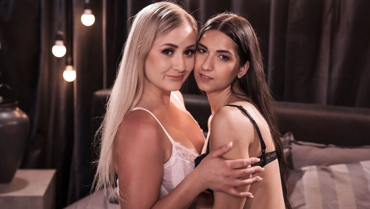 [Lesbea] - Lesbian Gonzo: Face Sitting and Female Orgasm - Cayla Lyons - Moona Snake