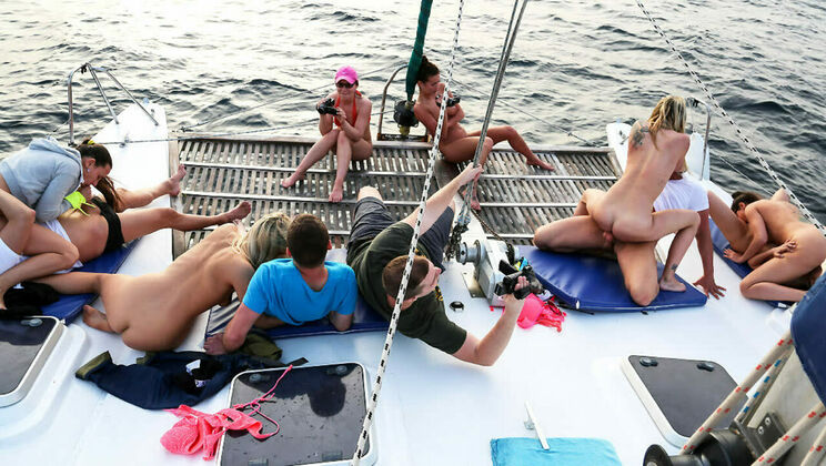 [SummerSinners] - Glasses and Gagging on a Boat Trip - Julia De Lucia - Mea Melone - Jimena Lago - Bianca Ferrero - Angel Piaf