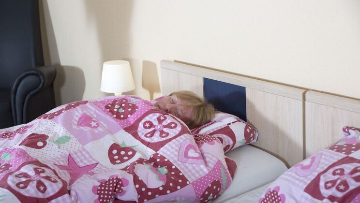 [Oldje] - At Home with a Tattooed Brunette