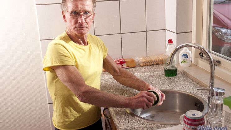 [Oldje] - The Young and Old Kitchen Lovers' Close Up - John - Denise Sky