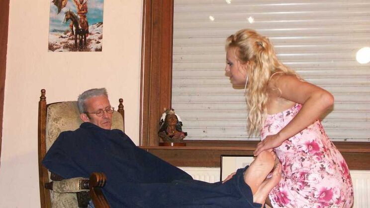 [Oldje] - Pantyhose and Passion: Vicentia and Nicholas Unite