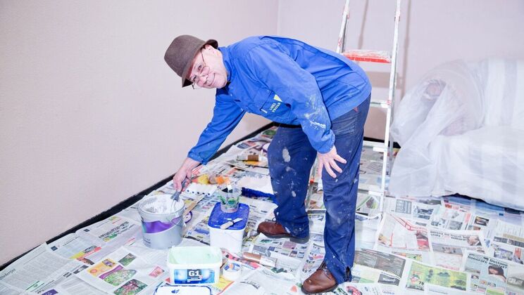 [Oldje] - Young Brunette Meg Magic Gets Her Tight Pussy Painted by Daniel - Daniel - Meg Magic