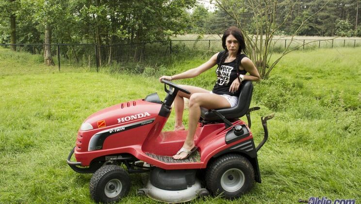 [Oldje] - The Farmer's Outdoor Bang - Erika Bellucci - Attilah