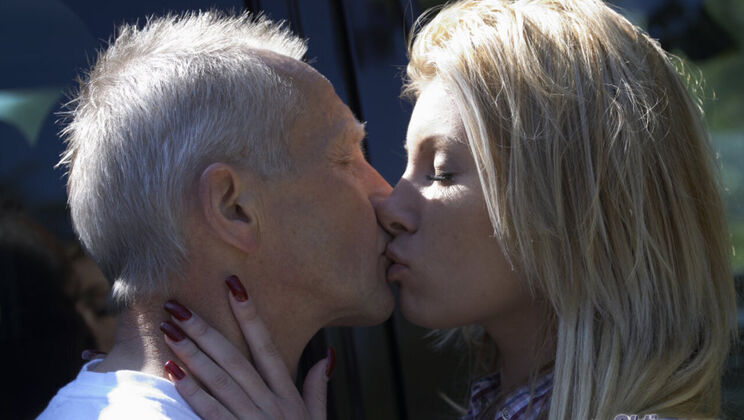 [Oldje] - Blonde Bombshell Sucks in the Car Wash - Donna Bell - Doug