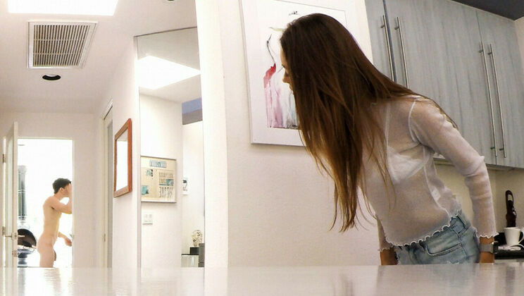 [SpyFam] - Stepsis Slips into Stepbro's Bed Unnoticed - Charity Crawford