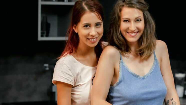 [SexArt] - Behind the Scenes: Lesbian Lovemaking - Paula Shy, Emylia Argan