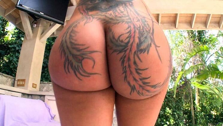 [AssParade] - Bella Bellz's Facial Expression of Ecstasy - Bella Bellz