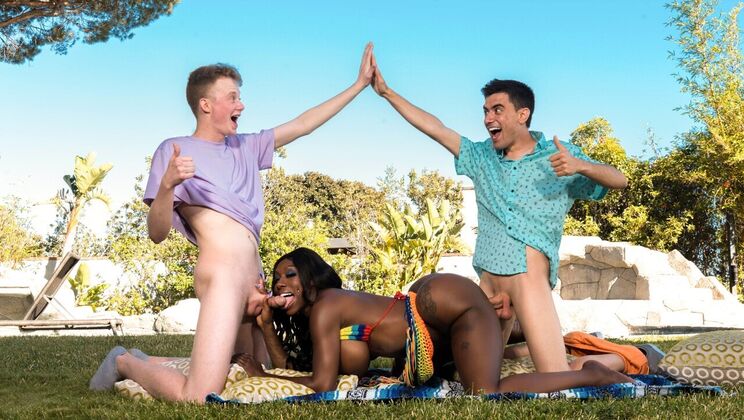 [LilHumpers] - MILF's Bubble Butt Gets Fucked by Two - Jordi El Niño Polla - Ebony Mystique - Jimmy Michaels