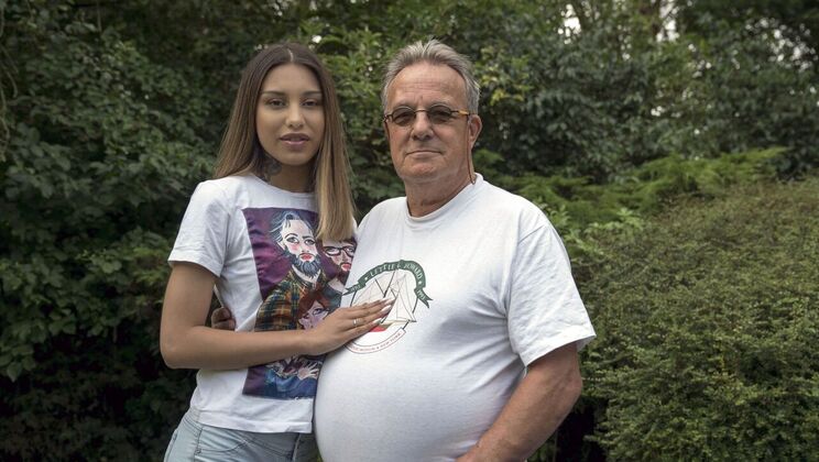 [Oldje] - Striptease Leads to Hot Doggystyle - Harry - Roxy Lips