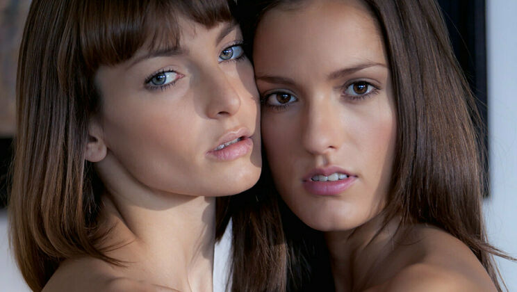 [SexArt] - Brunette Beauty on the Road - Silvie Luca - Flora