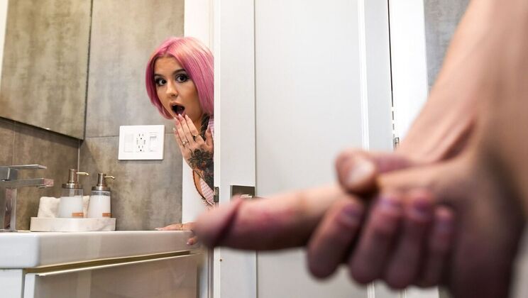 [MyPervyFamily] - Luna Legend's Handjob and Blowjob - Luna Legend - Chris Lockwood