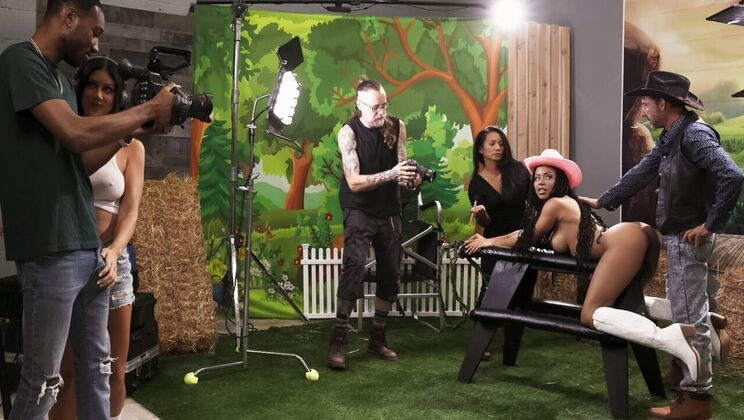 [WorkMeHarder] - Big Cock Gets Double Blowjob from Brunettes - Kira Noir - Queenie Sateen - Hollywood Cash