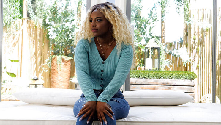 [CastingCouchHD] - Naomi's Reverse Cowgirl Performance - Naomi