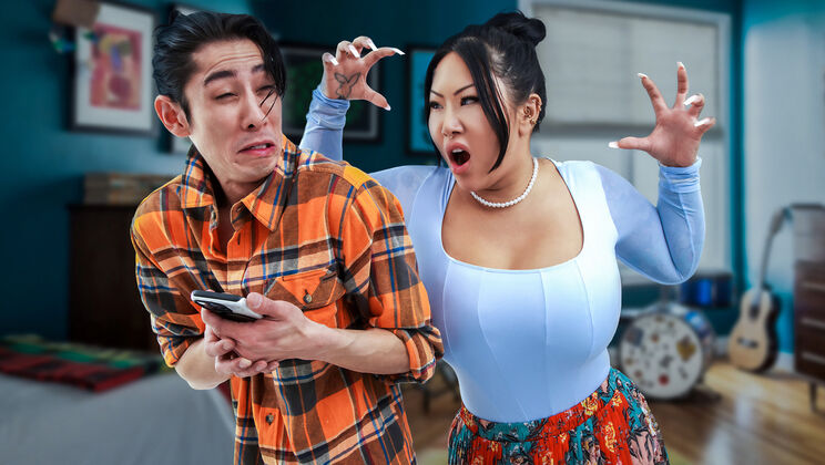 [TigerMoms] - Connie Perignon Debut: Blowjob and Tit Play with Big Ass MILF - David Lee - Connie Perignon